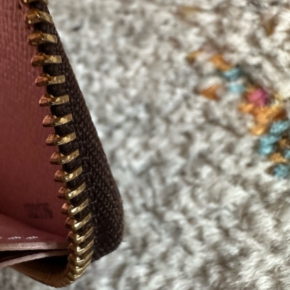 AUTHENTIC LOUIS VUITTON | Damier Ebene w Rose Ballerine interior Zippy Wallet - Picture 12 of 16
